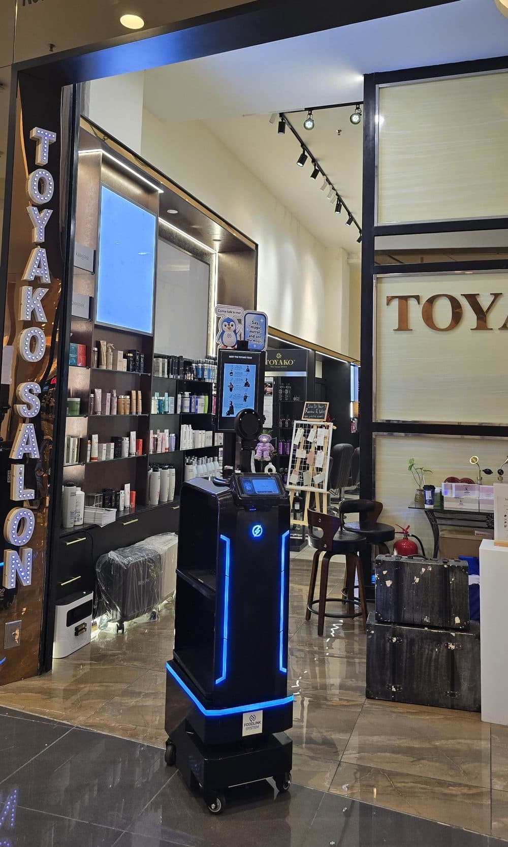 FL1 at the entrance of the Toyako salon